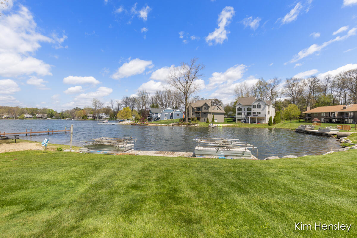 6641 Bella Vista Drive NE Rockford MI 49341