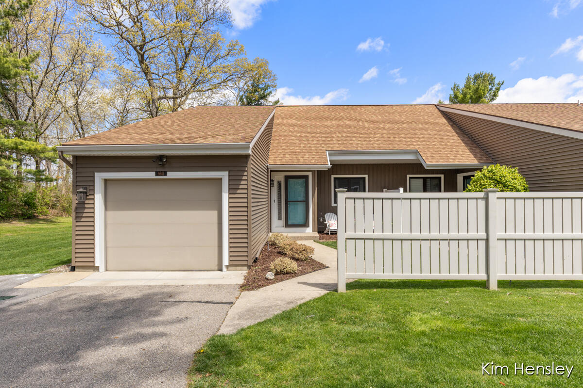 6641 Bella Vista Drive NE Rockford MI 49341