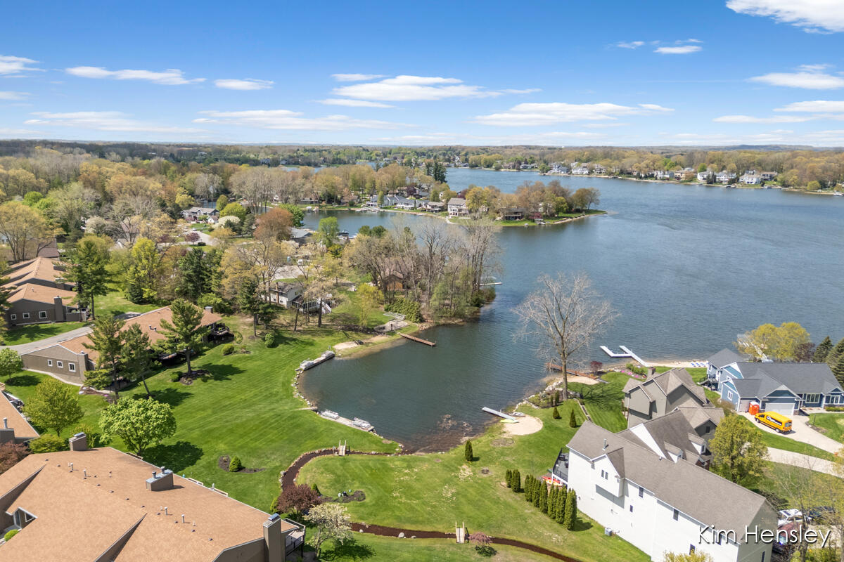 6641 Bella Vista Drive NE Rockford MI 49341