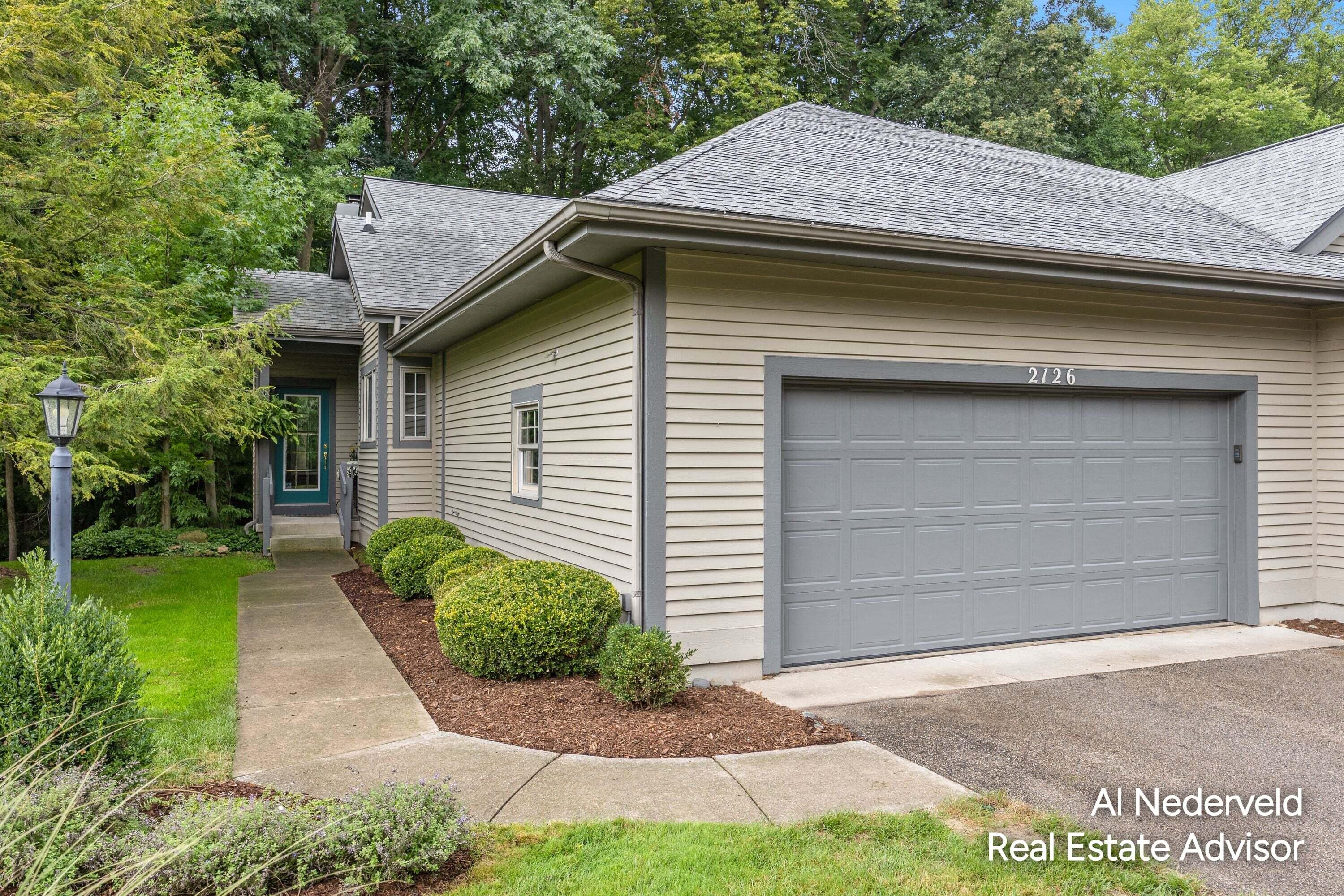 2126 S Cross Creek Drive SE Grand Rapids MI 49508