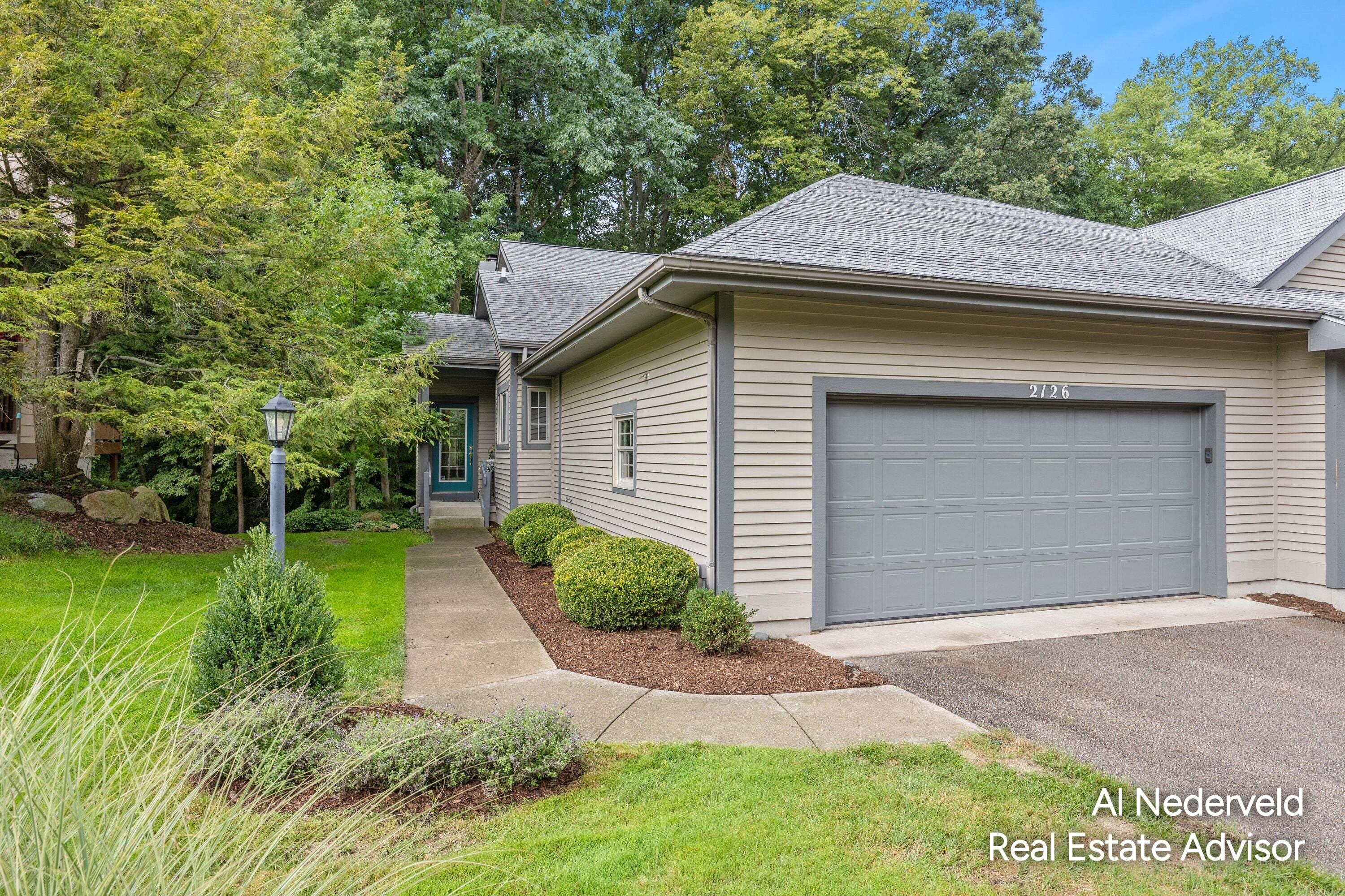 2126 S Cross Creek Drive SE Grand Rapids MI 49508