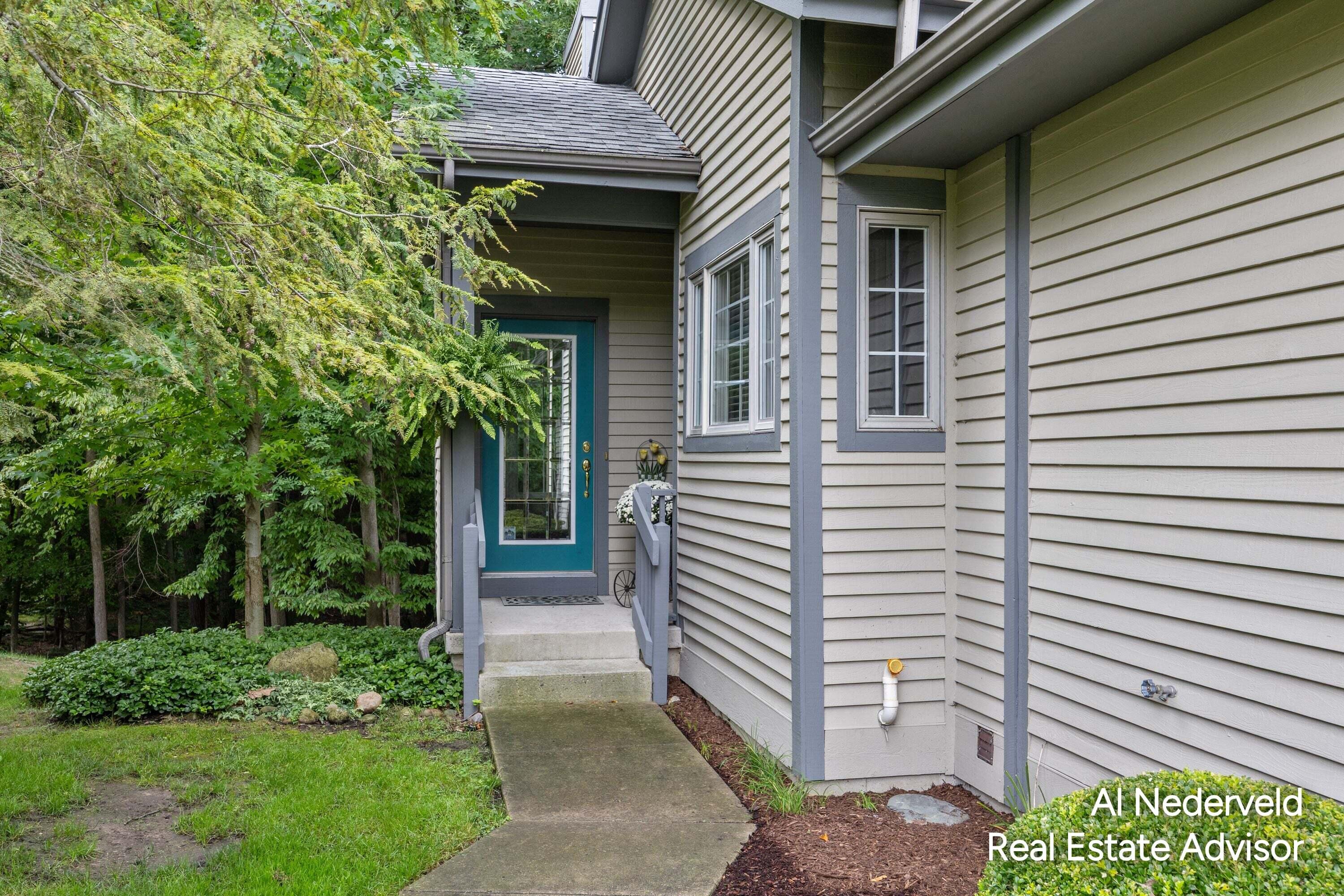 2126 S Cross Creek Drive SE Grand Rapids MI 49508