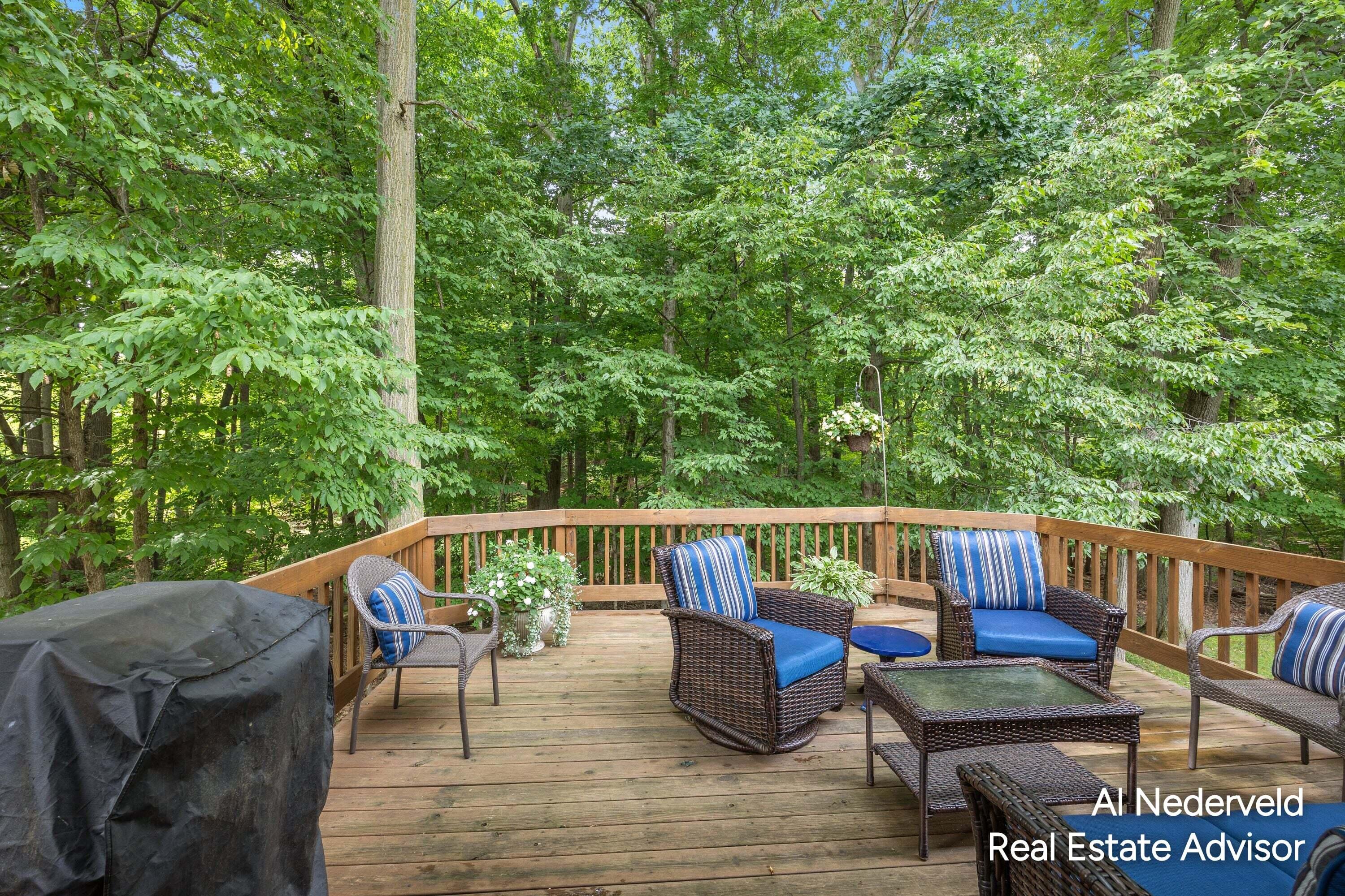 2126 S Cross Creek Drive SE Grand Rapids MI 49508