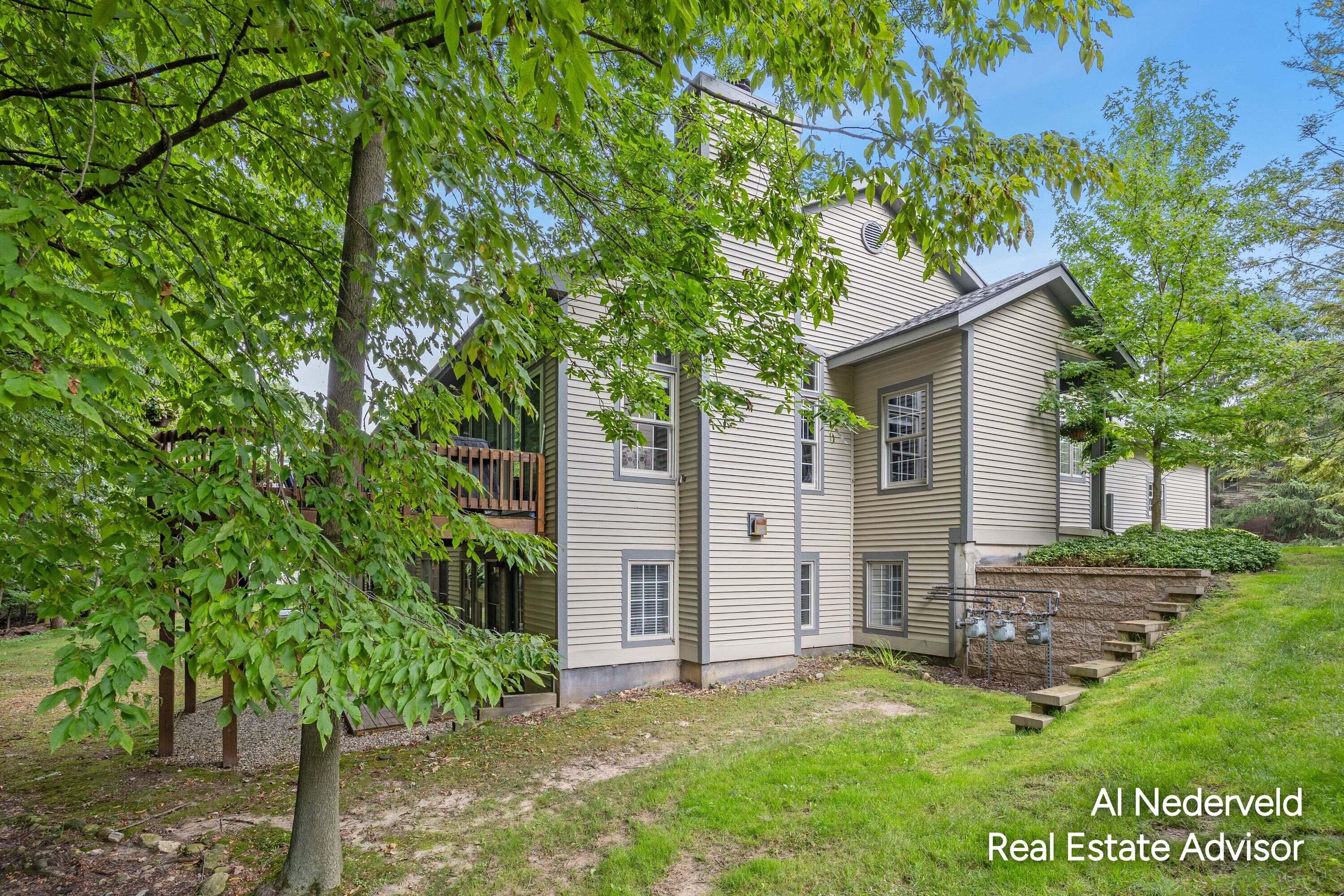 2126 S Cross Creek Drive SE Grand Rapids MI 49508