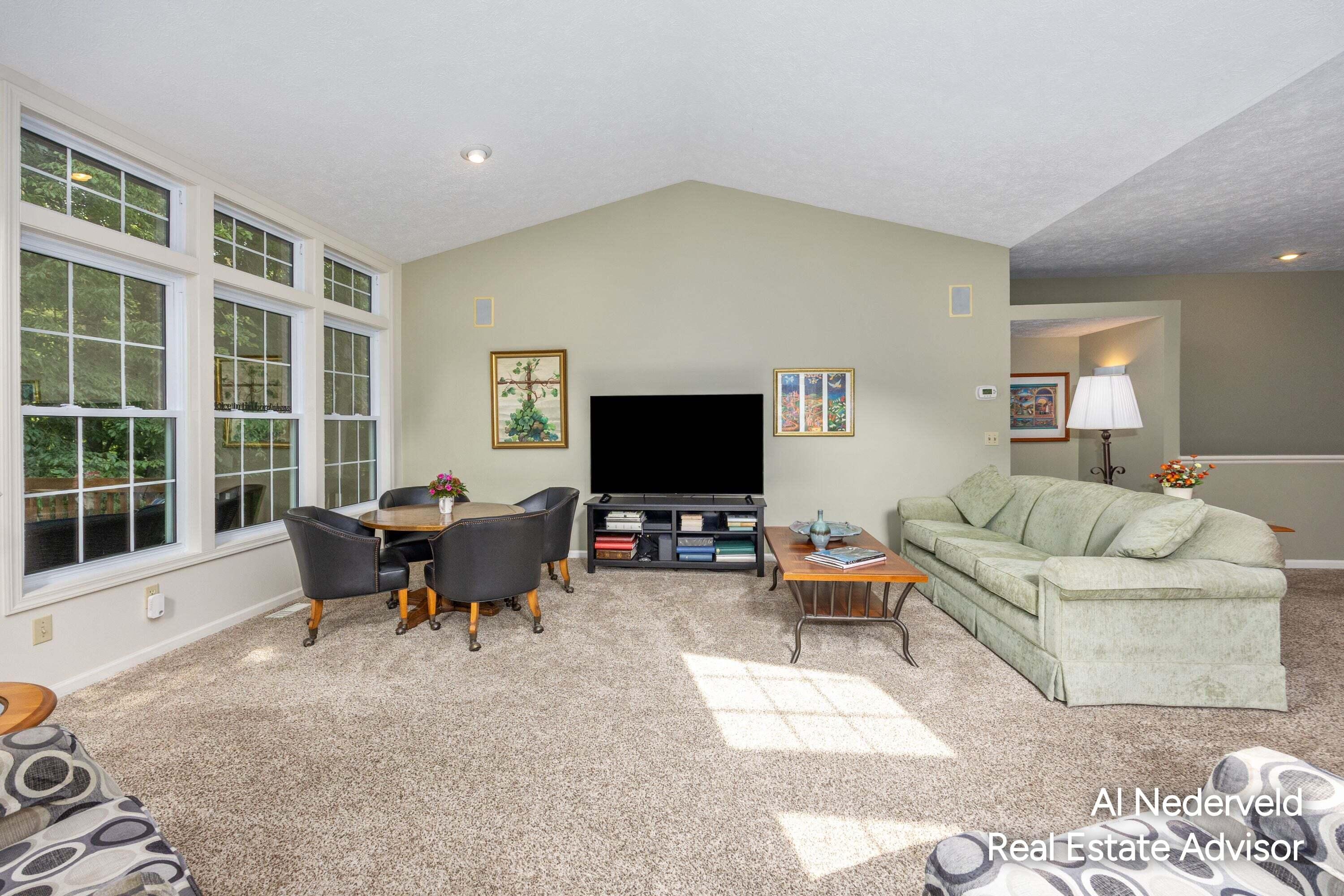 2126 S Cross Creek Drive SE Grand Rapids MI 49508