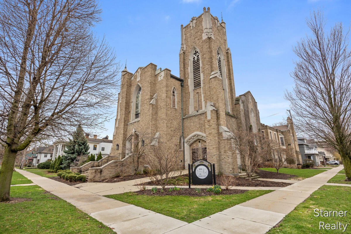 253 Prospect Avenue NE Grand Rapids MI 49503