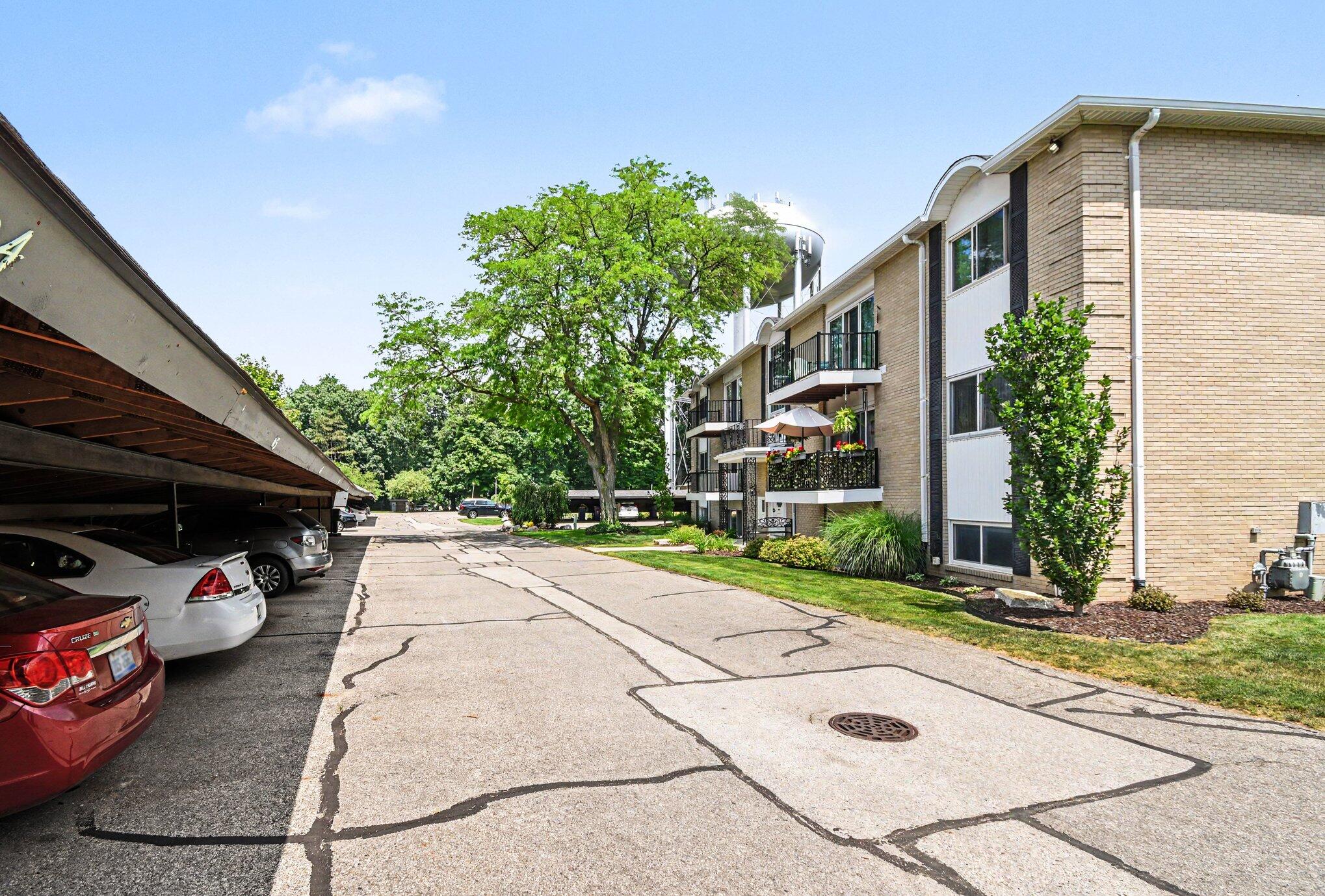 2759 Leonard Street NW Grand Rapids MI 49504