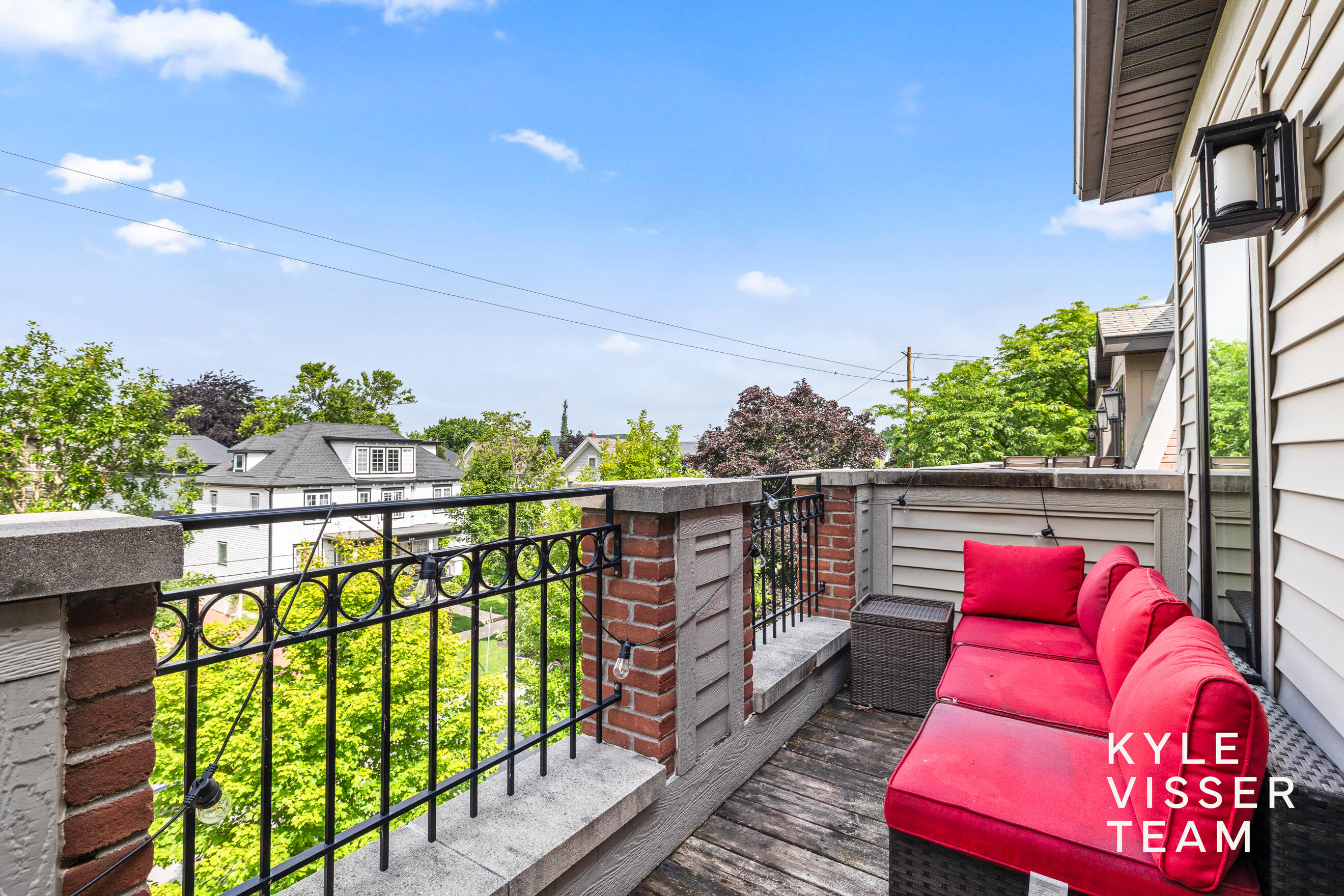 542 Fairview Avenue NE Grand Rapids MI 49503