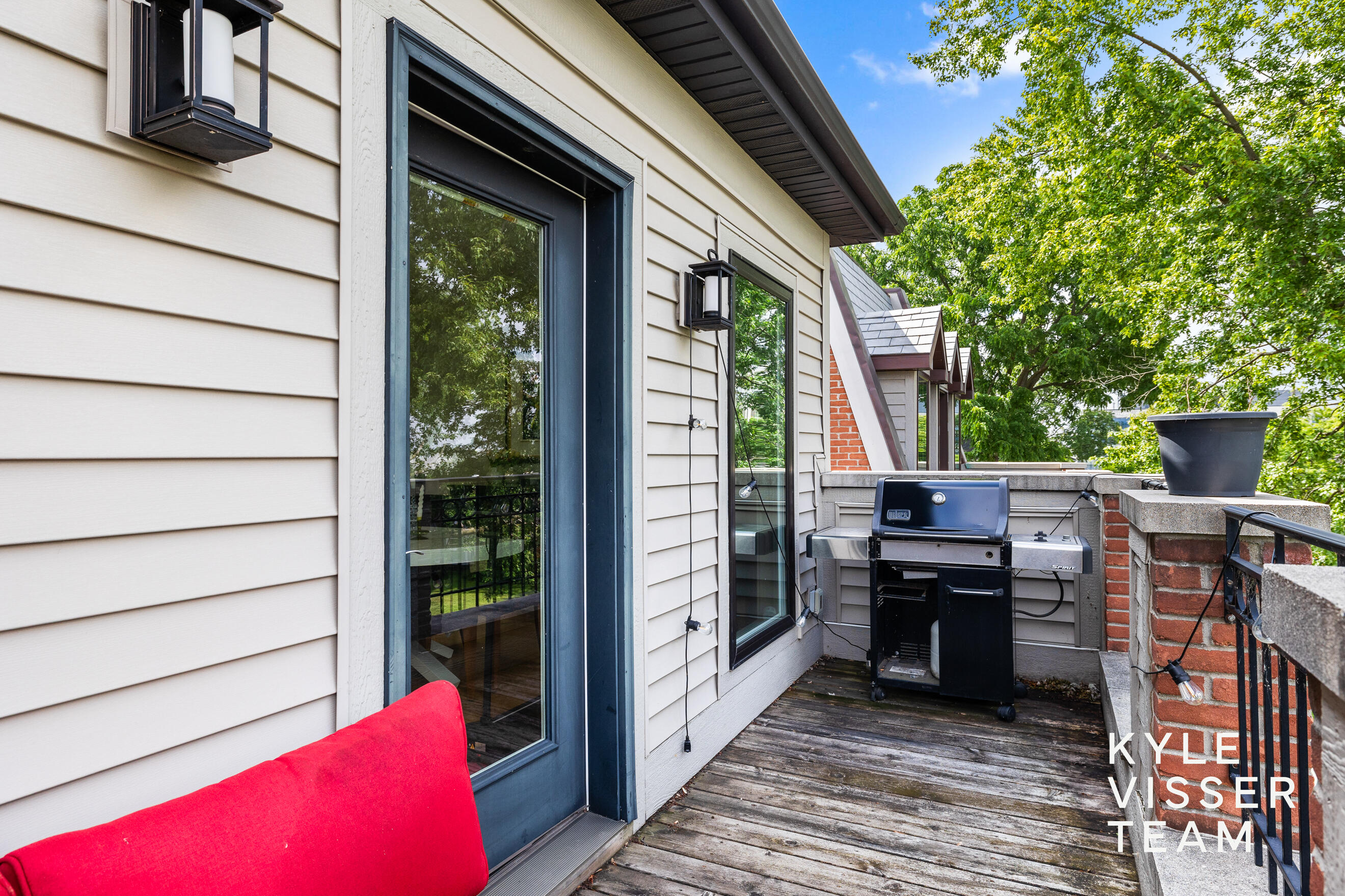 542 Fairview Avenue NE Grand Rapids MI 49503