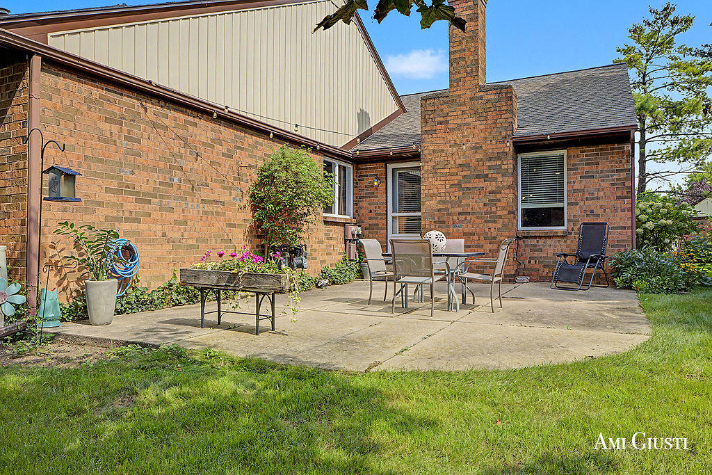 2285 Radcliff Circle SE Grand Rapids MI 49546