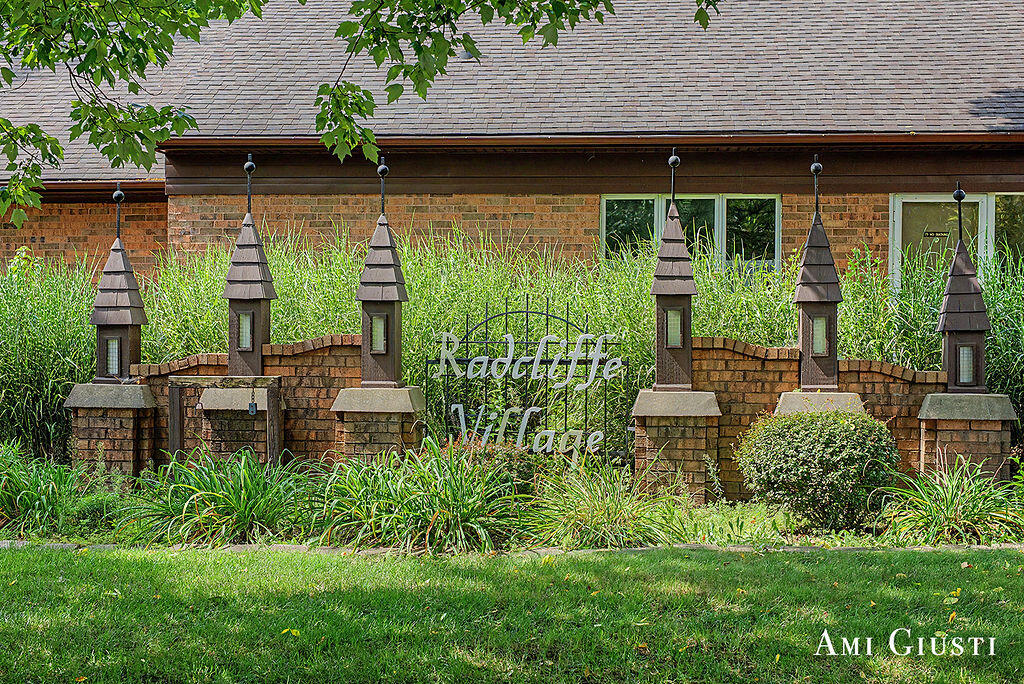 2285 Radcliff Circle SE Grand Rapids MI 49546