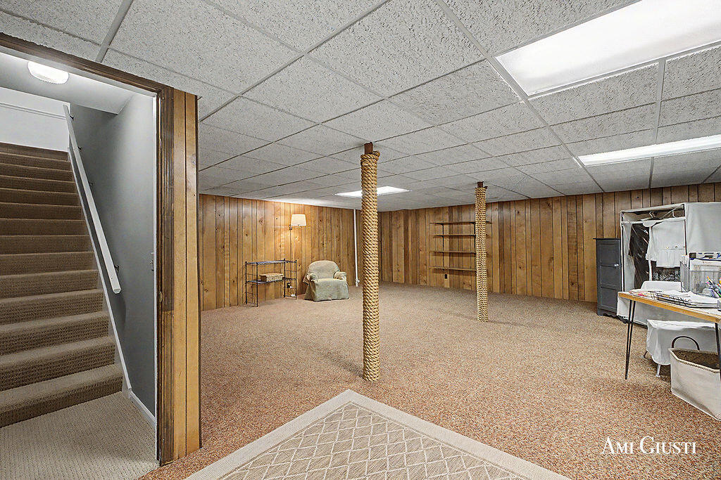 2285 Radcliff Circle SE Grand Rapids MI 49546