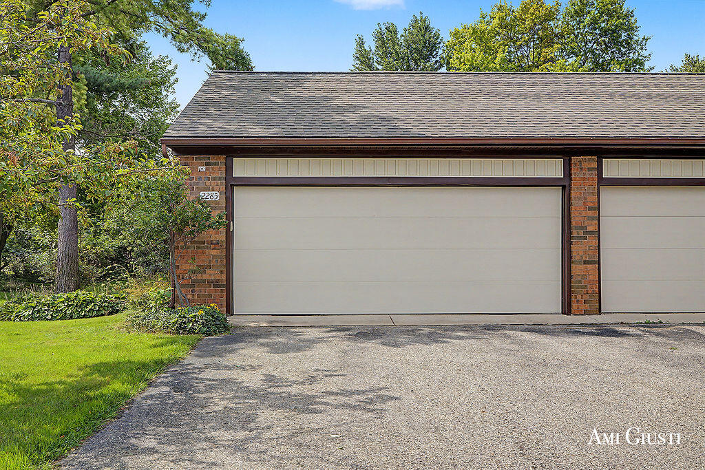 2285 Radcliff Circle SE Grand Rapids MI 49546