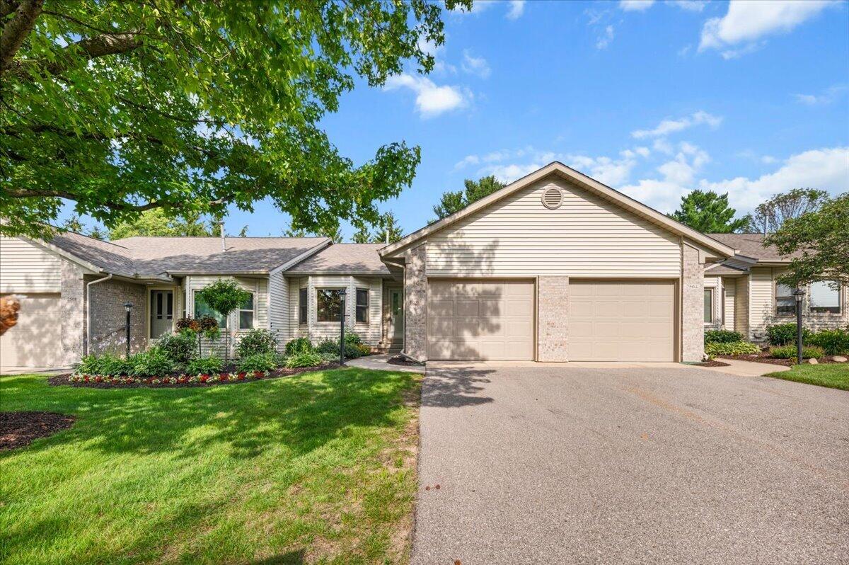 2506 Falcon Pointe Drive NW Grand Rapids MI 49534