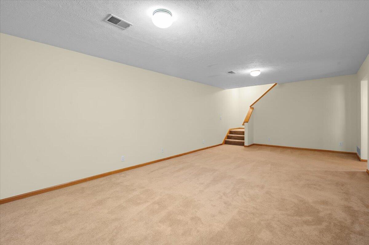 2506 Falcon Pointe Drive NW Grand Rapids MI 49534