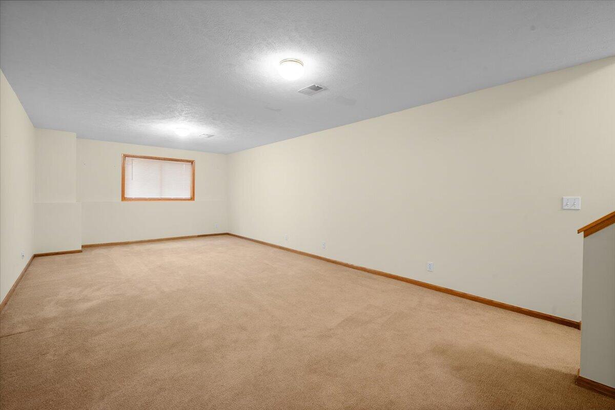 2506 Falcon Pointe Drive NW Grand Rapids MI 49534