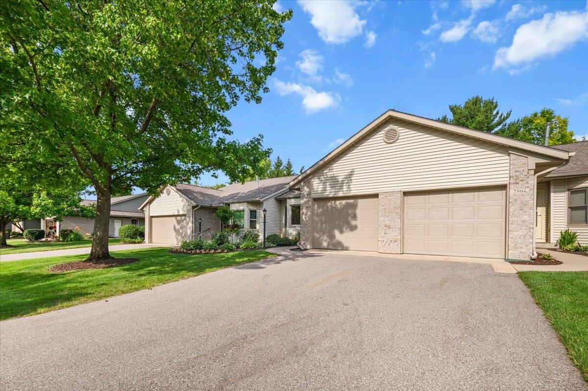 2506 Falcon Pointe Drive NW Grand Rapids MI 49534