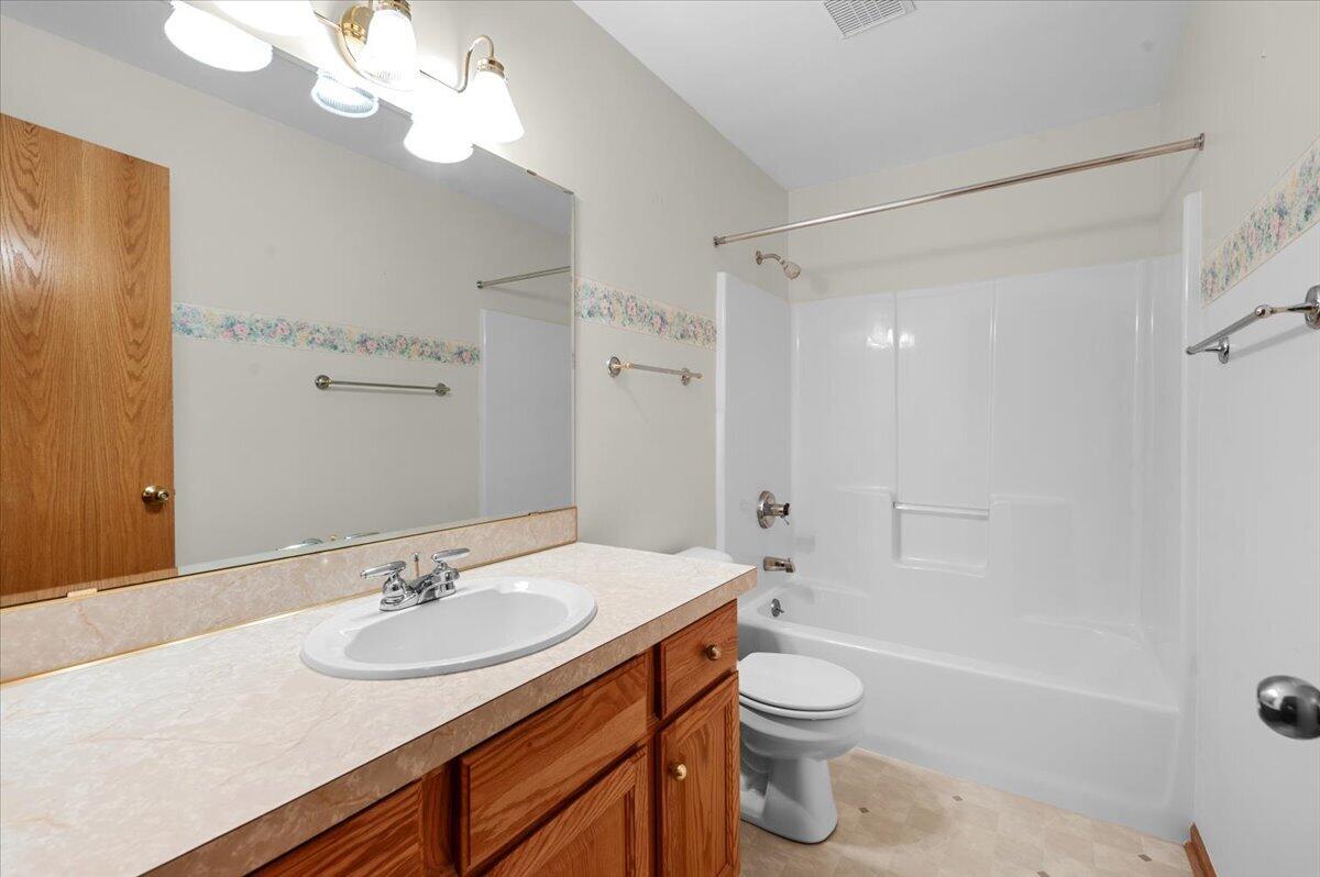 2506 Falcon Pointe Drive NW Grand Rapids MI 49534