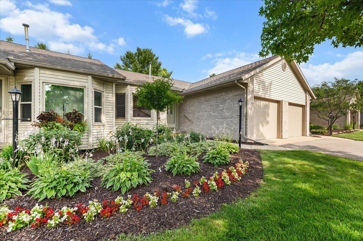 2506 Falcon Pointe Drive NW Grand Rapids MI 49534