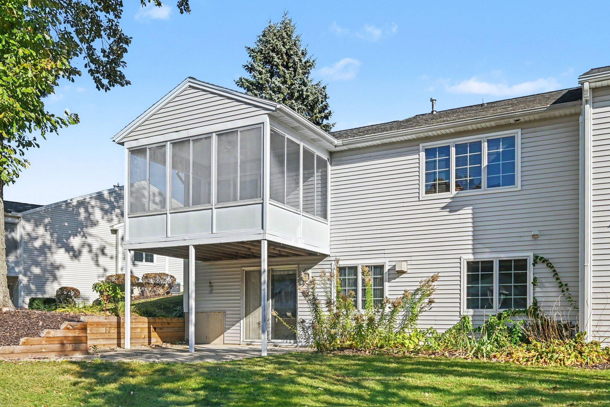 266 Winter Oaks E Holland MI 49424