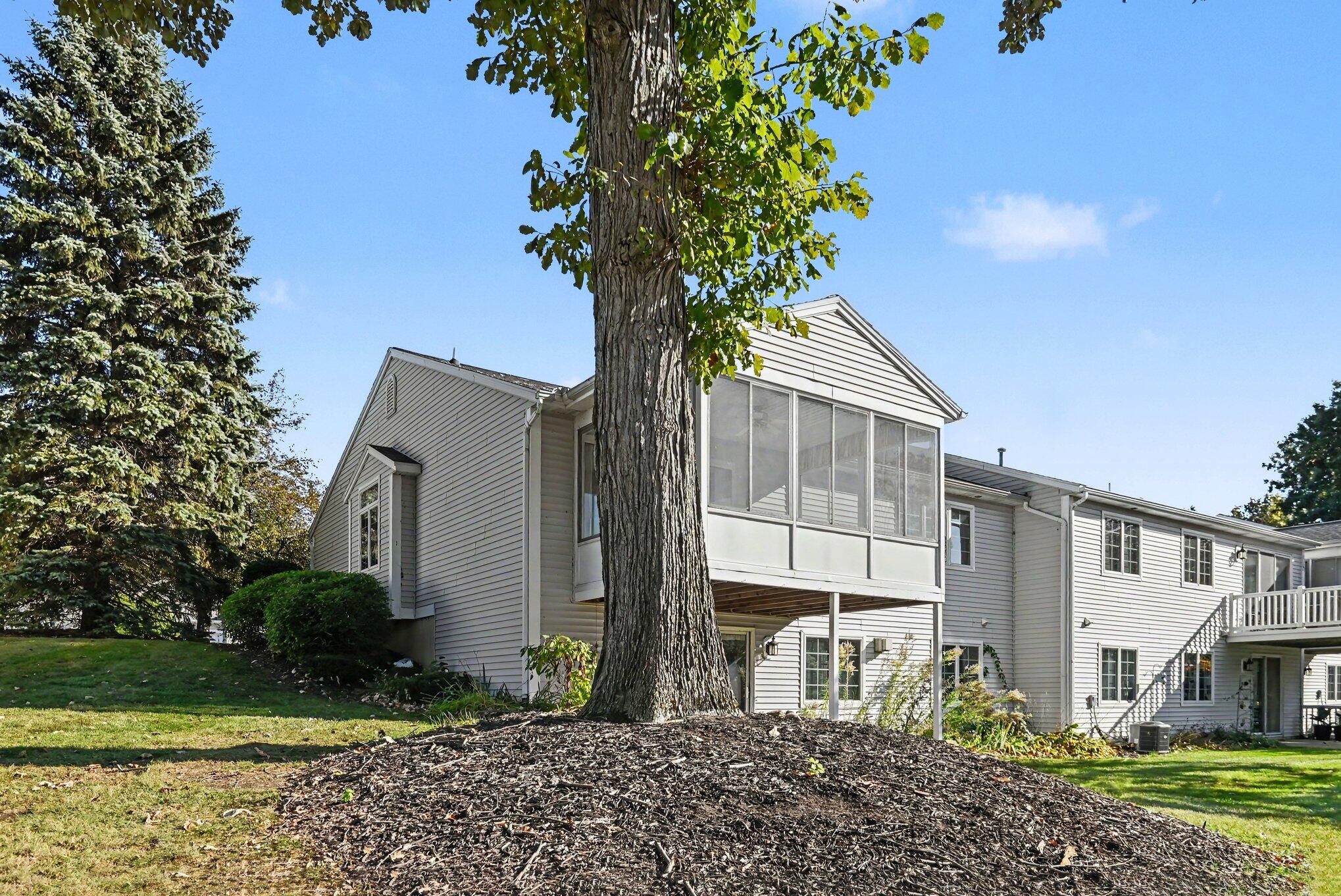 266 Winter Oaks E Holland MI 49424