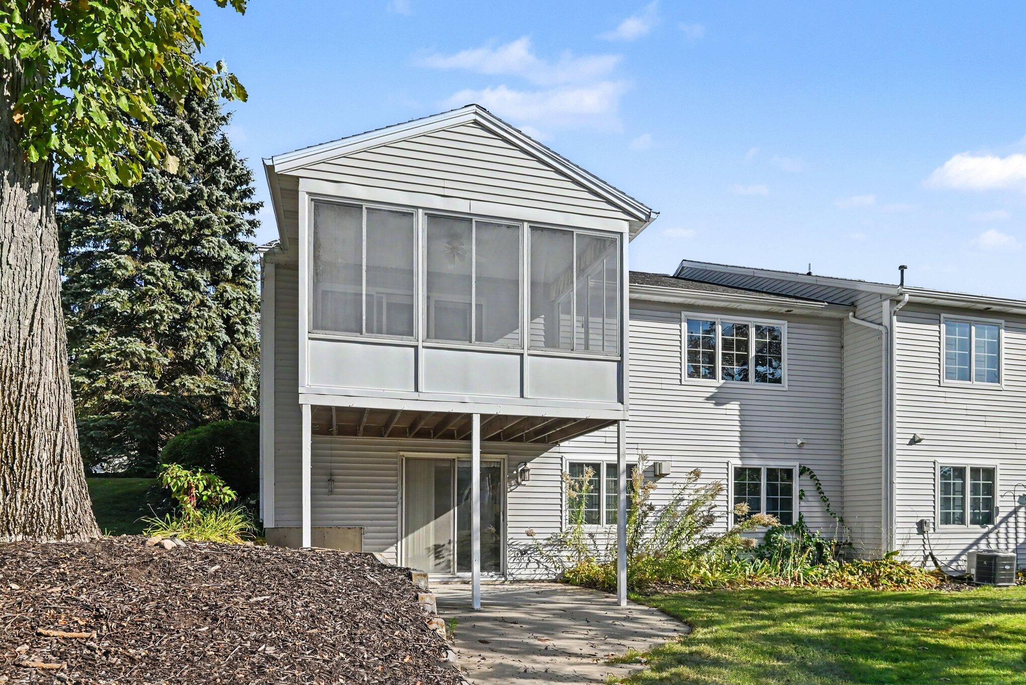 266 Winter Oaks E Holland MI 49424