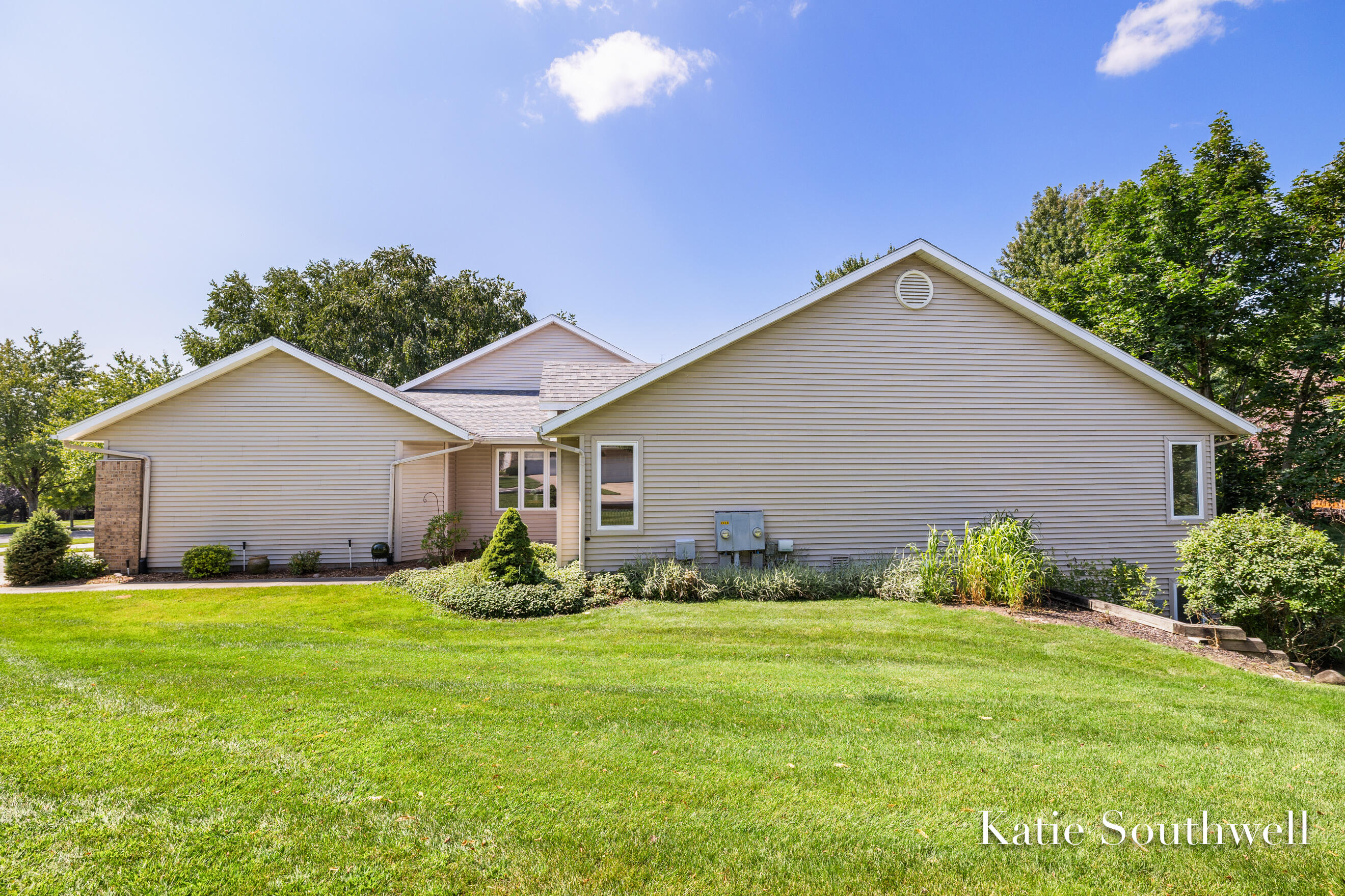 2116 Shetland Drive NE Grand Rapids MI 49505