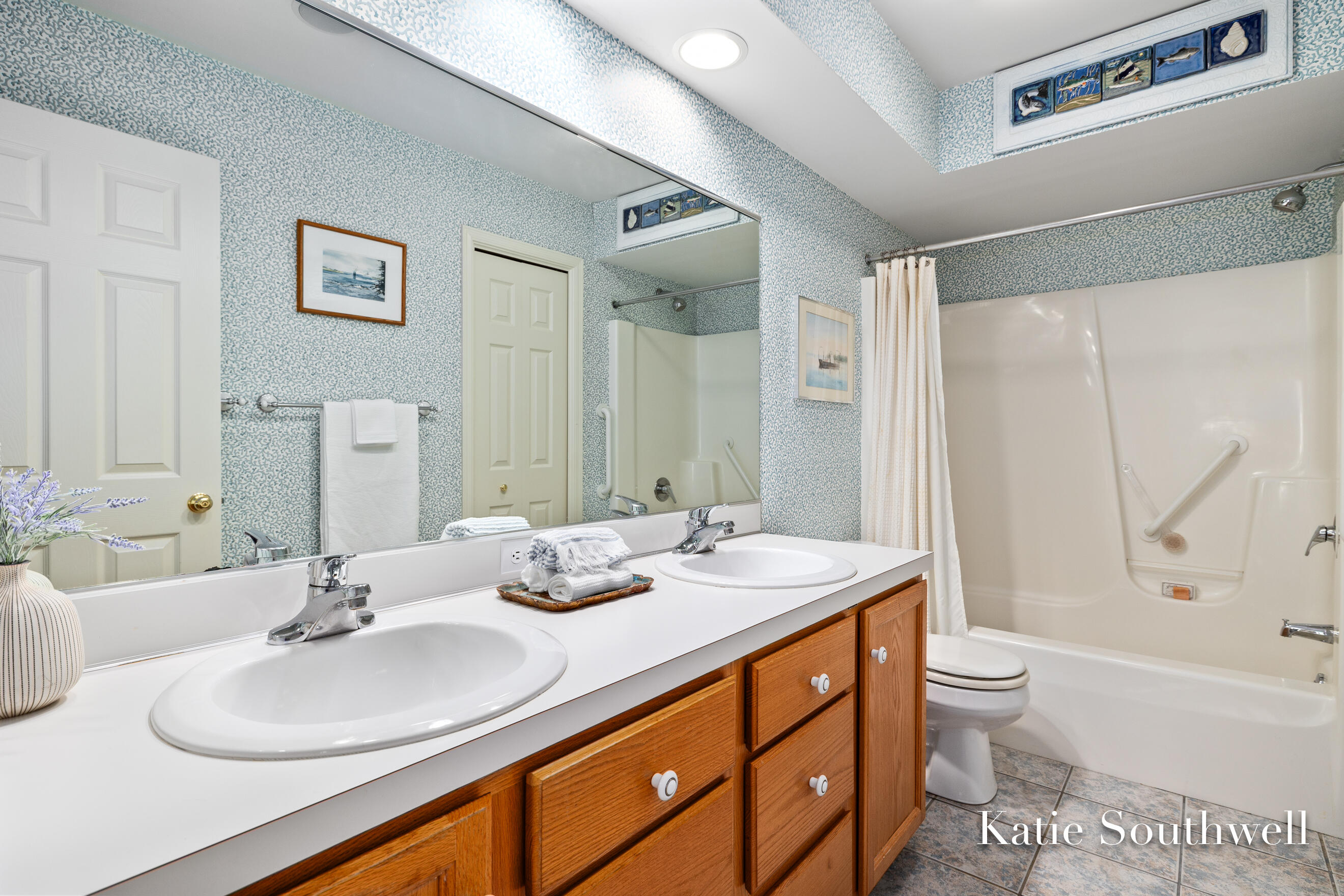2116 Shetland Drive NE Grand Rapids MI 49505