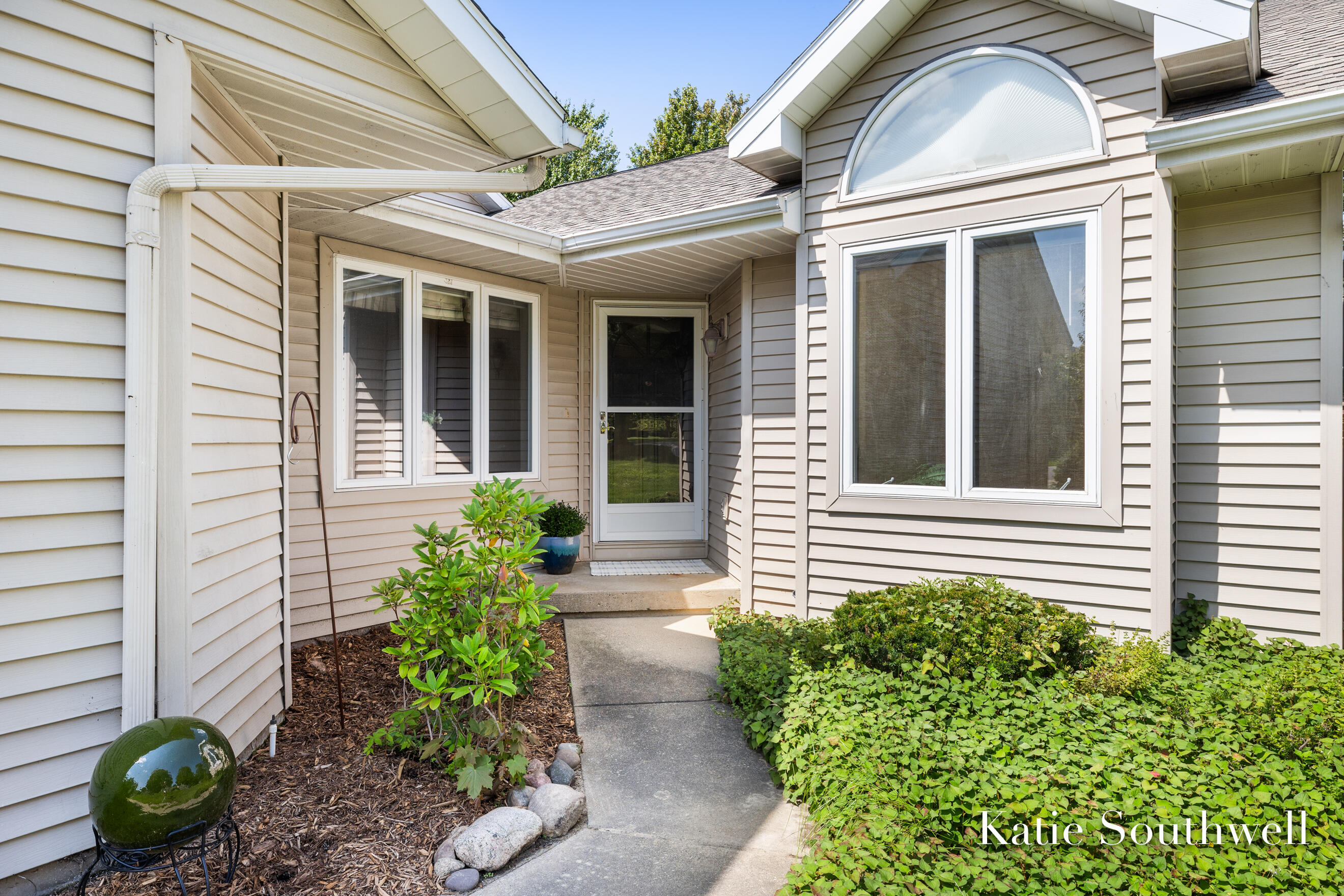 2116 Shetland Drive NE Grand Rapids MI 49505