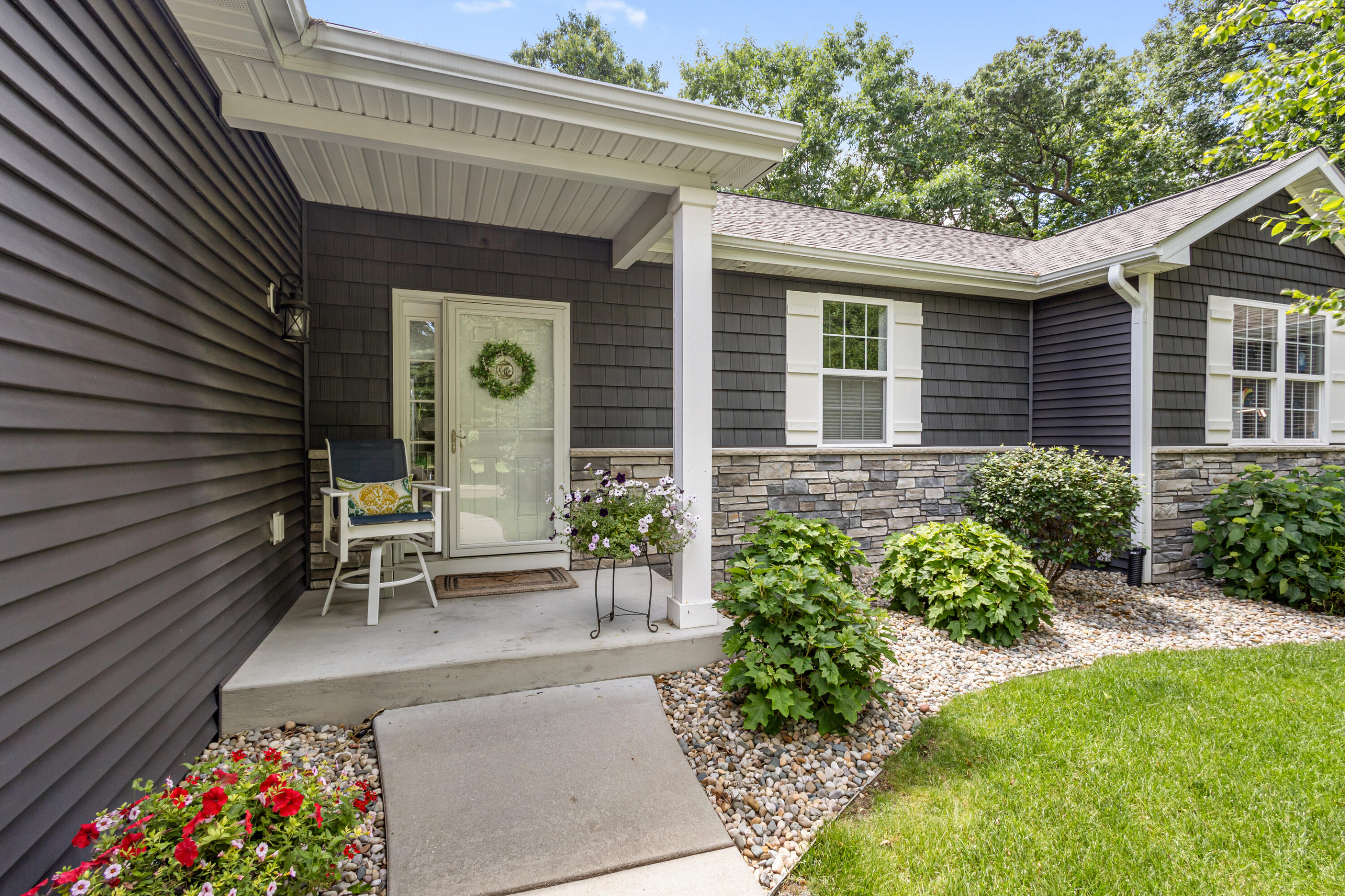 2213 Hunters Pond Kalamazoo MI 49048