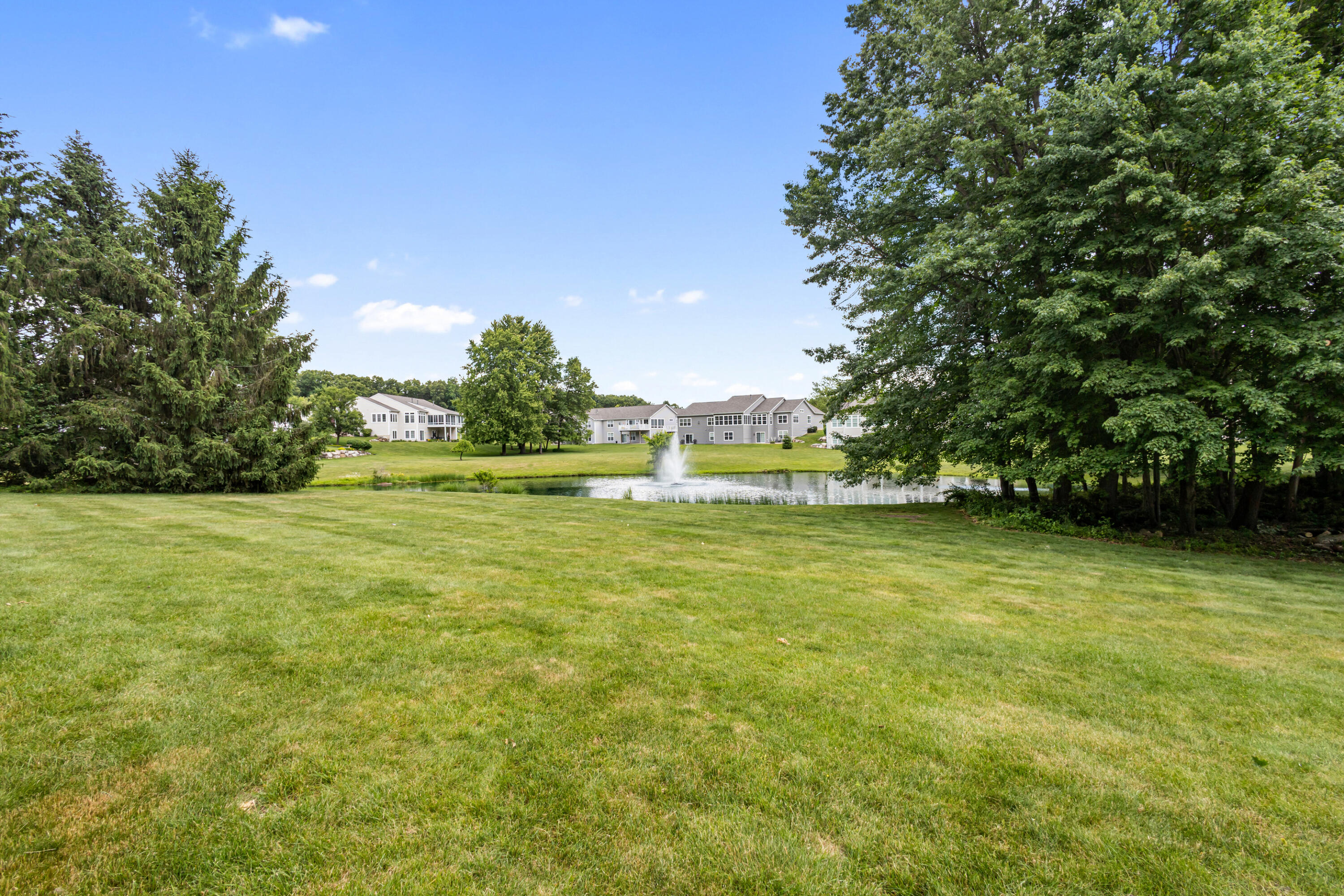 2213 Hunters Pond Kalamazoo MI 49048