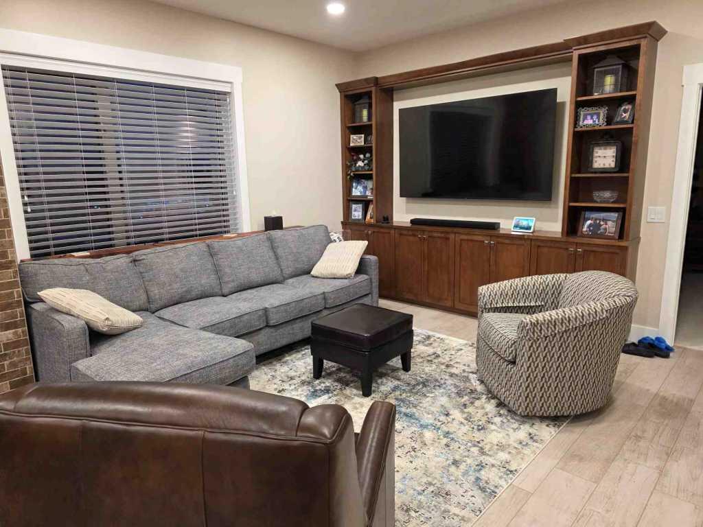 122 Campau Circle NW Grand Rapids MI 49503