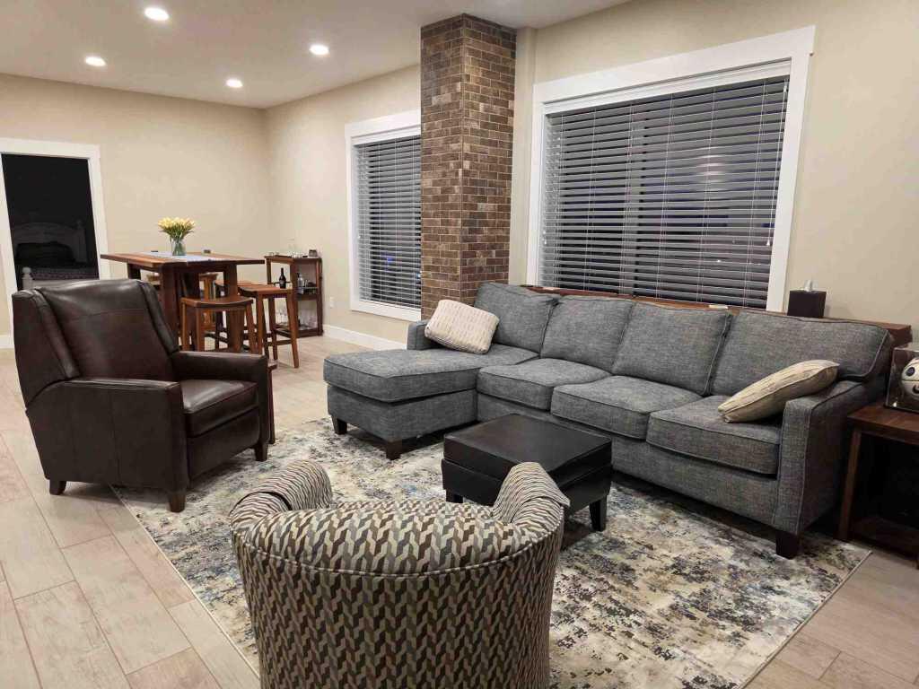 122 Campau Circle NW Grand Rapids MI 49503