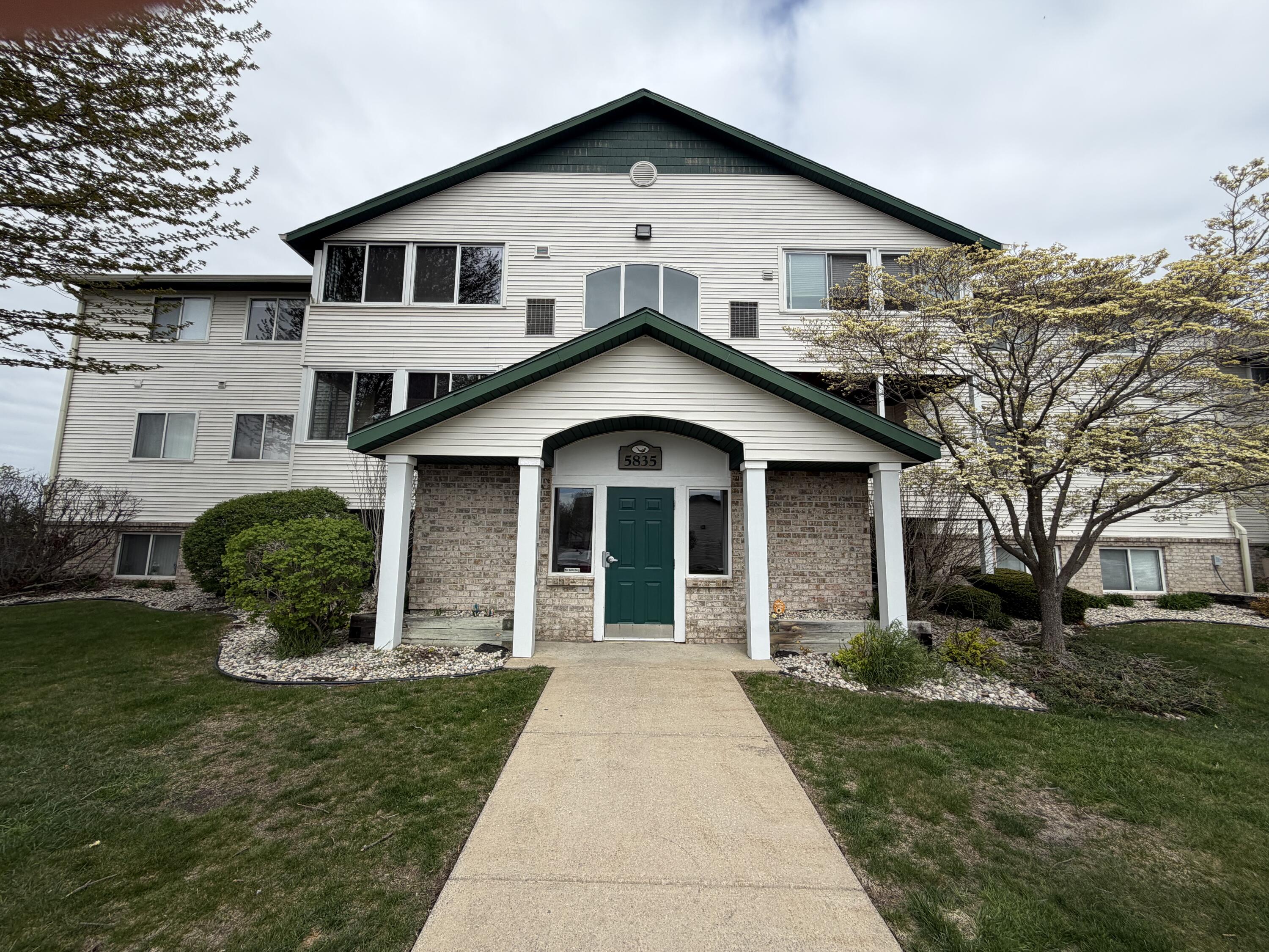 5835 Crosswinds Drive Norton Shores MI 49444