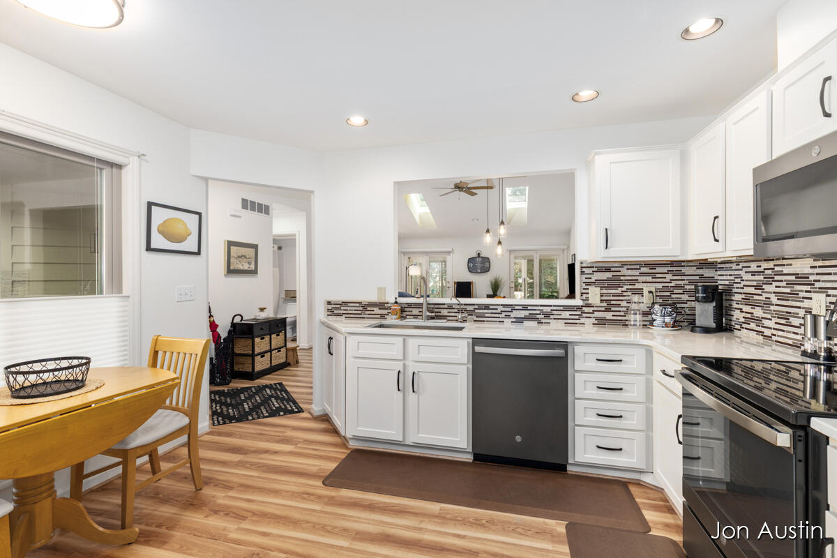 1845 Cross Bend Street NE Grand Rapids MI 49505