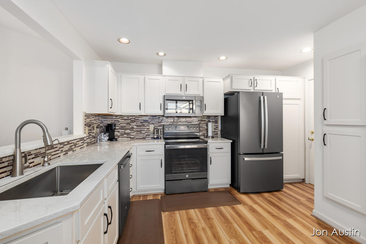 1845 Cross Bend Street NE Grand Rapids MI 49505