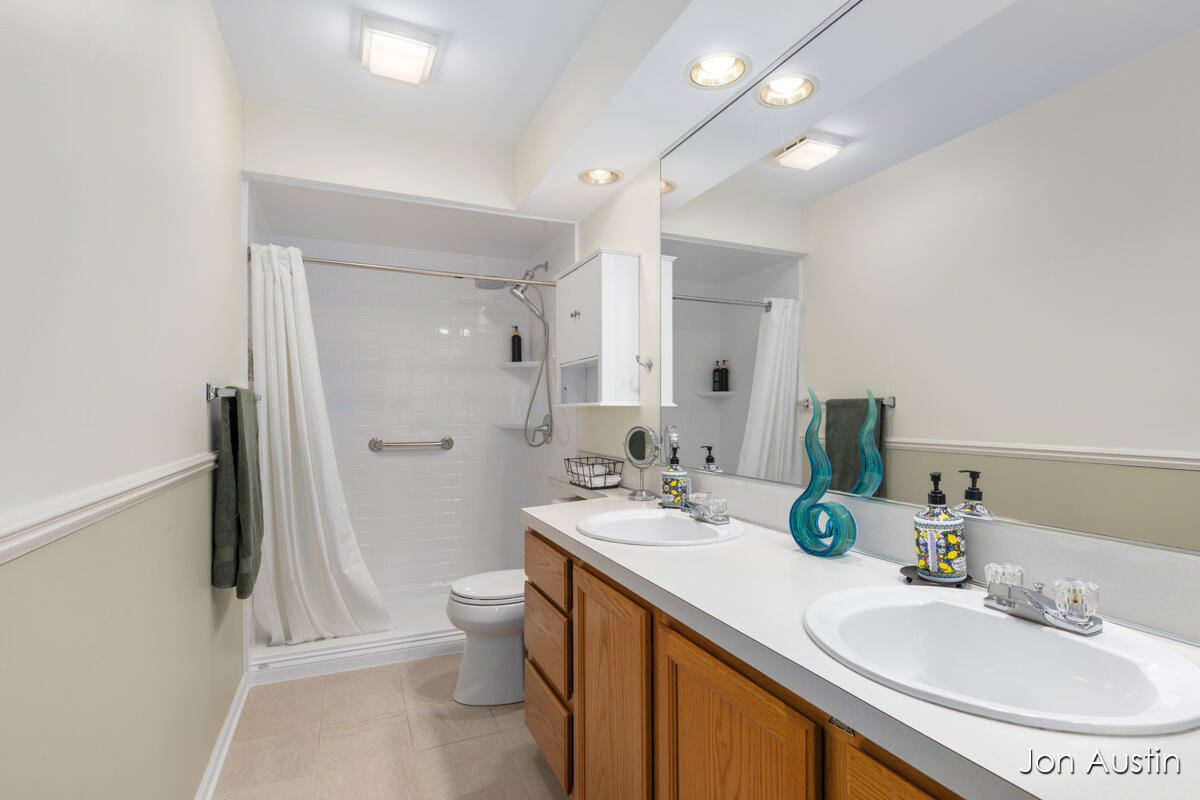 1845 Cross Bend Street NE Grand Rapids MI 49505