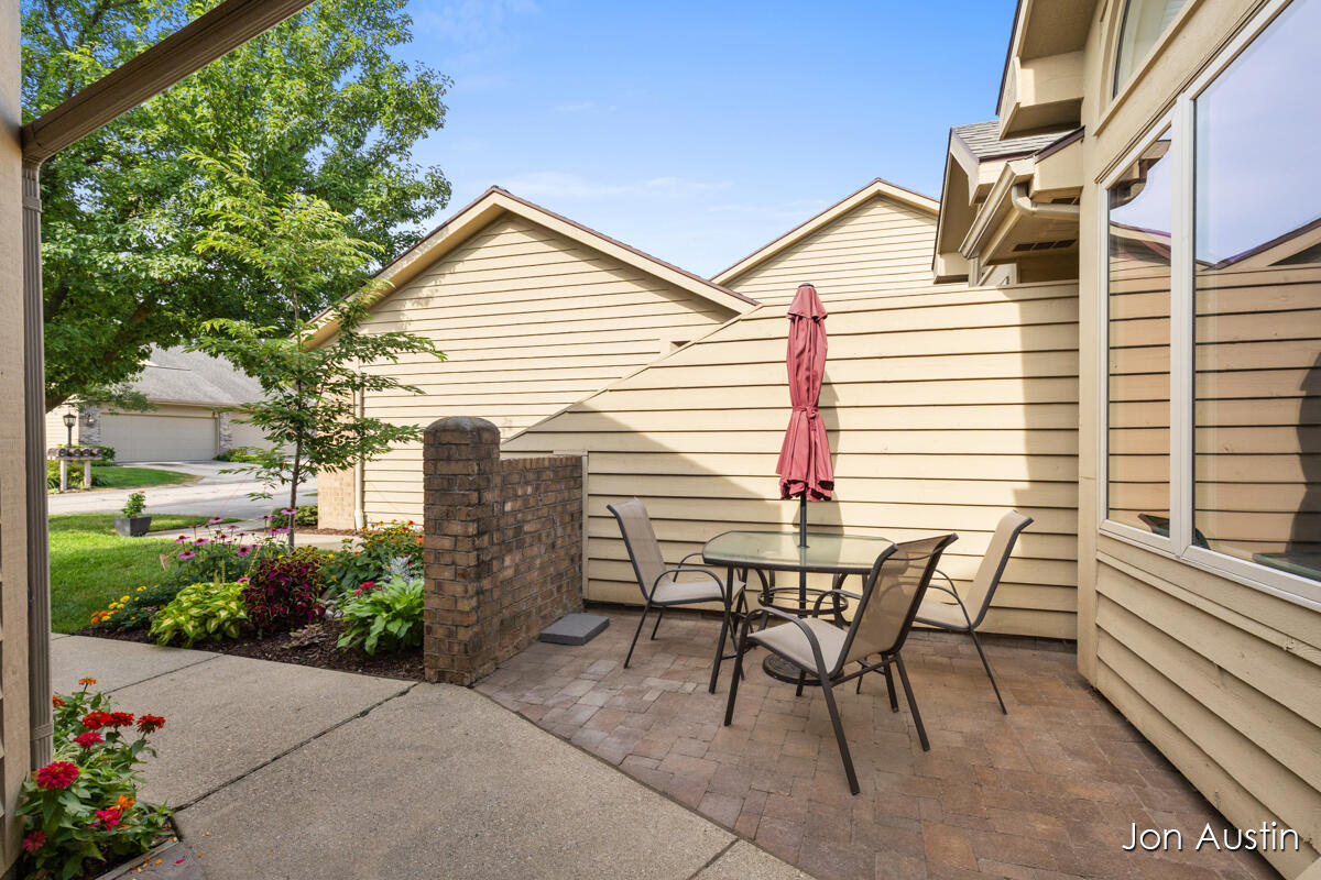 1845 Cross Bend Street NE Grand Rapids MI 49505