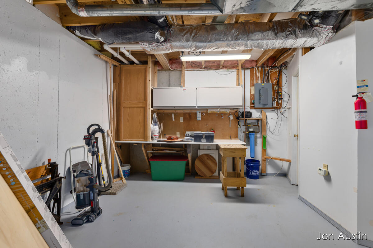 1845 Cross Bend Street NE Grand Rapids MI 49505