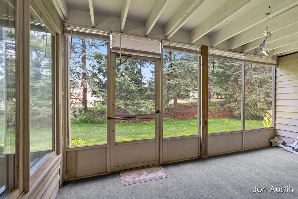 1845 Cross Bend Street NE Grand Rapids MI 49505