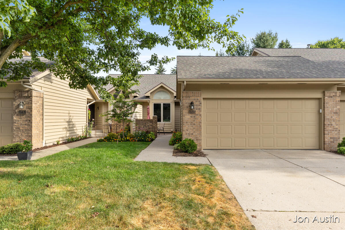 1845 Cross Bend Street NE Grand Rapids MI 49505