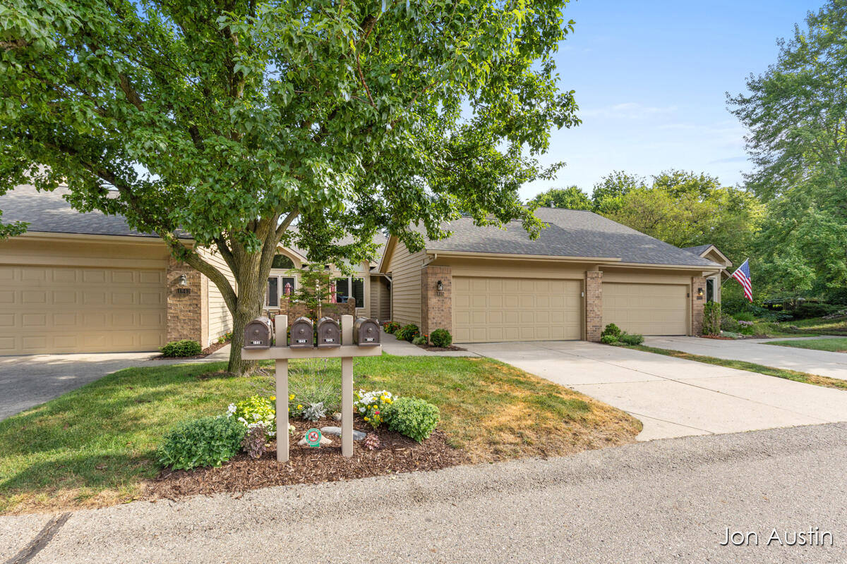 1845 Cross Bend Street NE Grand Rapids MI 49505