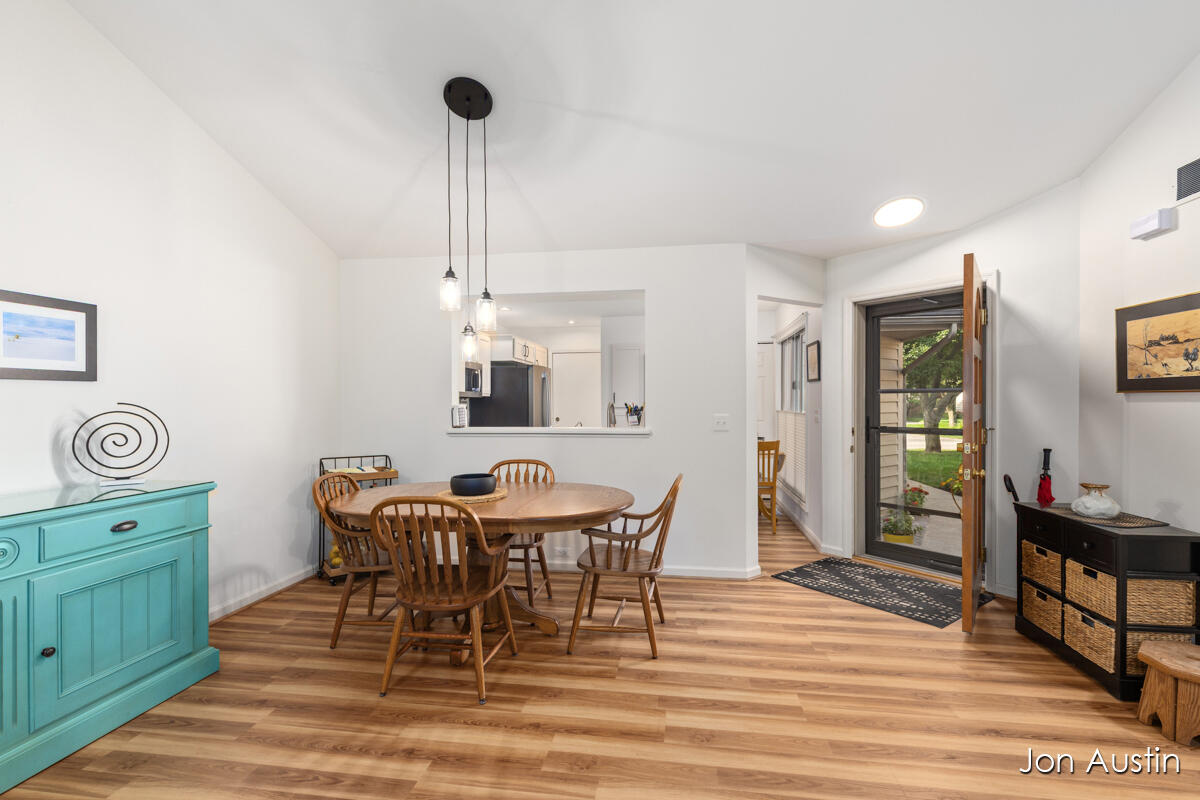 1845 Cross Bend Street NE Grand Rapids MI 49505