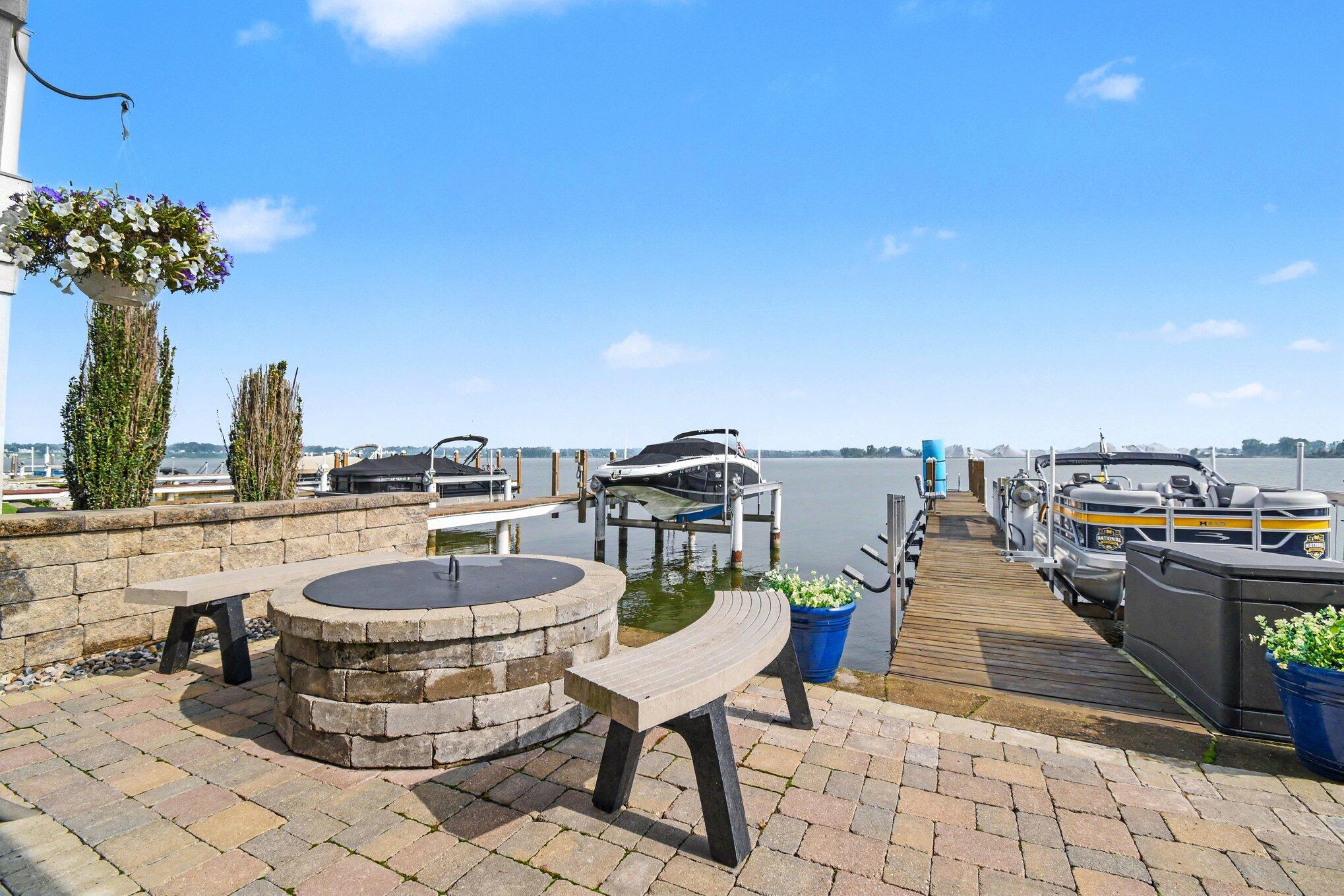 303 Terrace Point Circle Muskegon MI 49440