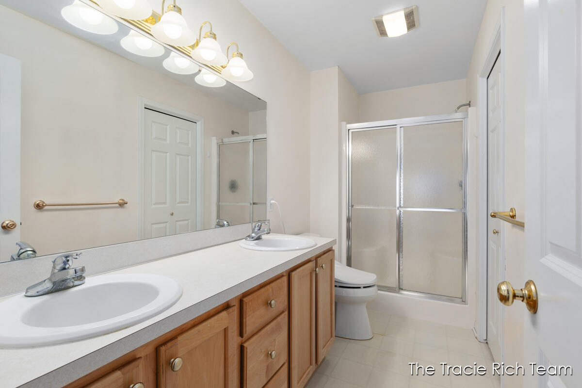 4889 Castle Hill Court NE Rockford MI 49341
