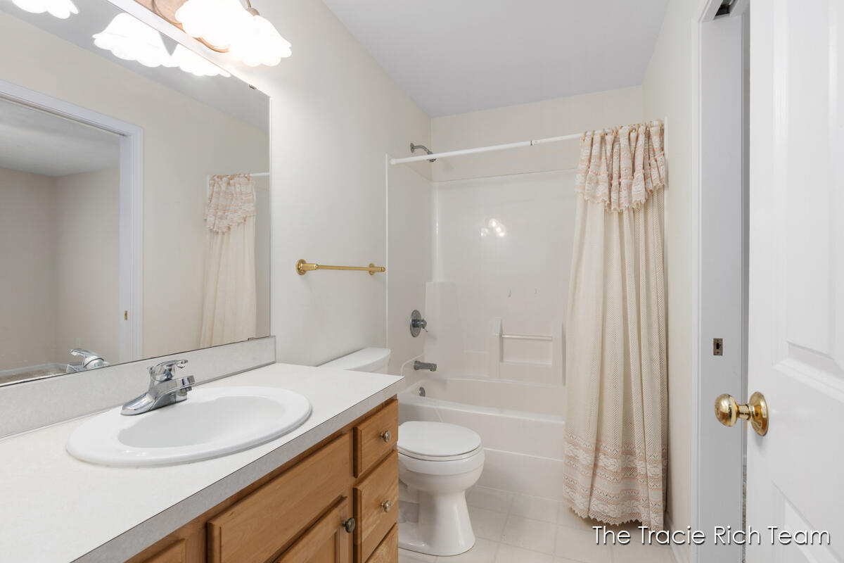 4889 Castle Hill Court NE Rockford MI 49341