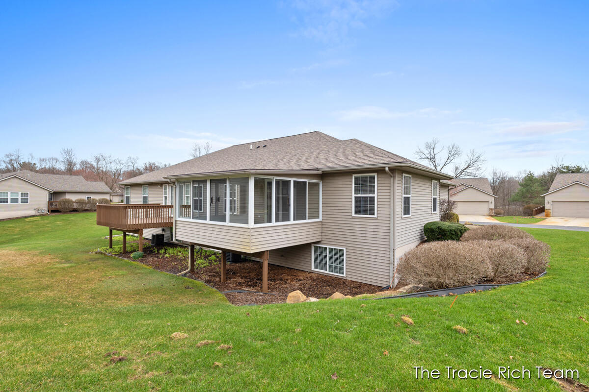 4889 Castle Hill Court NE Rockford MI 49341