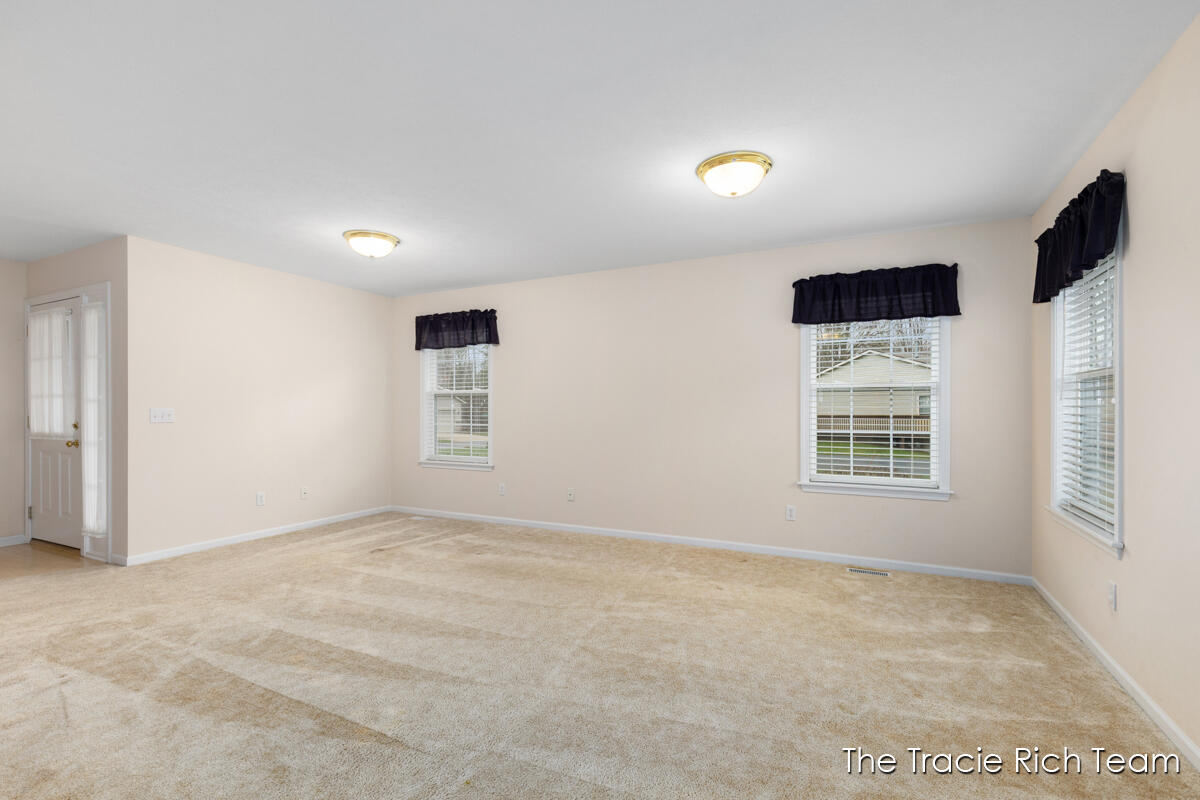 4889 Castle Hill Court NE Rockford MI 49341