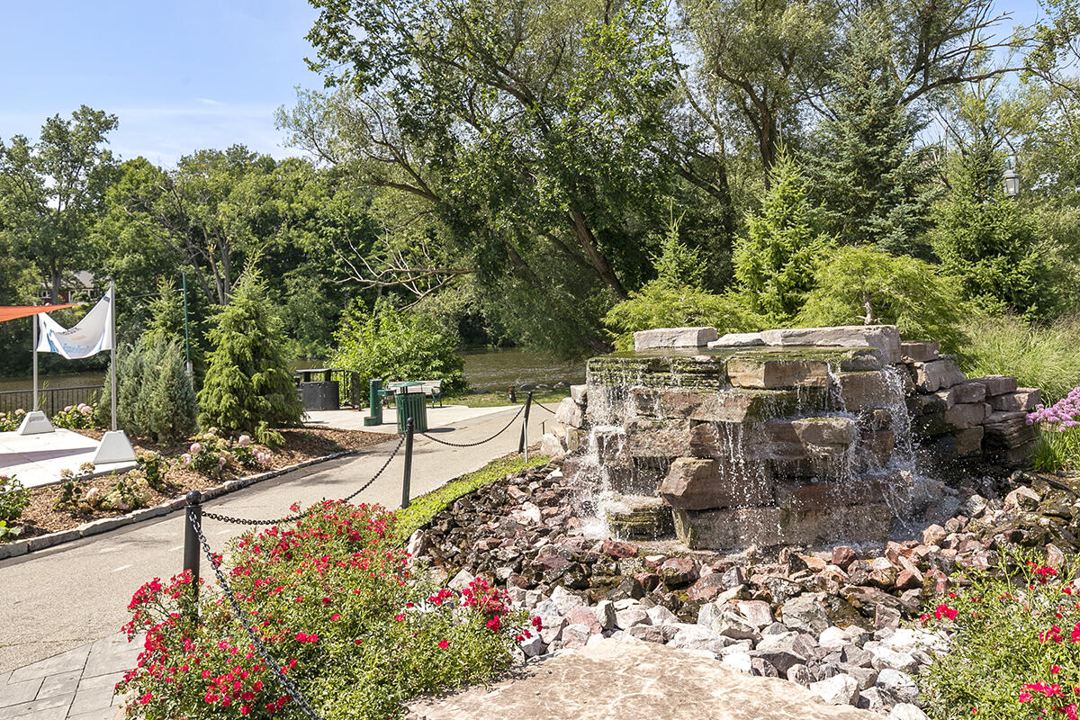 151 Tamarack Lane NE Rockford MI 49341