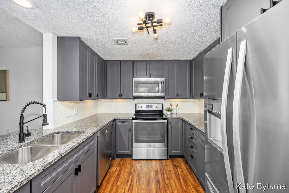 33 Campau Circle NW Grand Rapids MI 49503